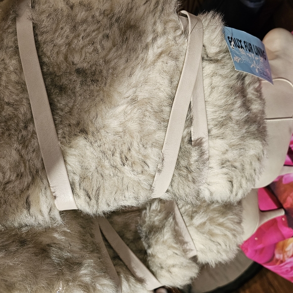 De Blossom Women's Faux Fur Boots with Faux Leather Ribbon Ties Size 10 - Picture 1 of 16